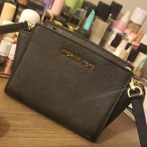 *Great deal*MK small crossbody